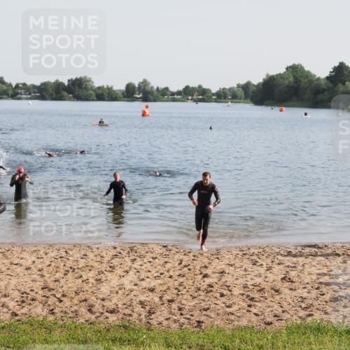 21.06.2025 - 27. Vierlanden-Triathlon MichiJ http://msf.ph/oto/7975701 15.06.2026 08:42:50 Schwimmen 137, 154 meine-sportfotos.de