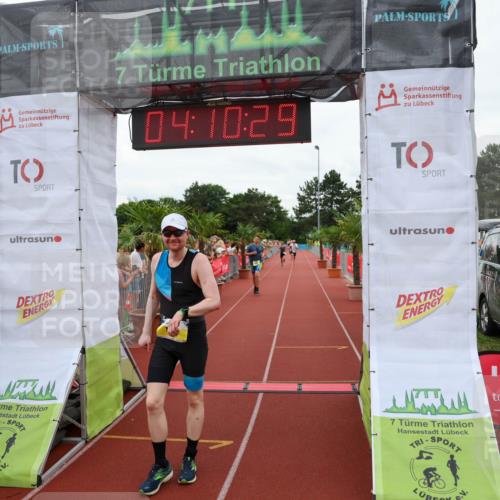 15.06.2025 - 7 Türme Triathlon Michael Strokosch http://msf.ph/oto/7975702 15.06.2025 14:10:29 Ziel 990, 1154 meine-sportfotos.de