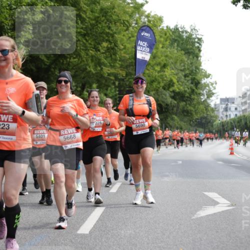15.06.2025 - REWE Women's Run Jannik Wohlers http://msf.ph/oto/7975755 15.06.2025 10:10:23 Laufen 5224, 5517, 5223, 07, 00, 028, 5690, 5401, 5668, 52 meine-sportfotos.de