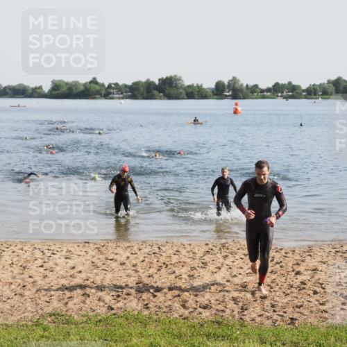21.06.2025 - 27. Vierlanden-Triathlon MichiJ http://msf.ph/oto/7975763 15.06.2026 08:42:53 Schwimmen 18, 137, 154 meine-sportfotos.de
