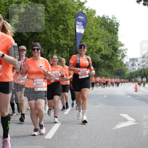 15.06.2025 - REWE Women's Run Jannik Wohlers http://msf.ph/oto/7975765 15.06.2025 10:10:23 Laufen 5223, 09, 00, 5401, 5928, 5690, 5668 meine-sportfotos.de