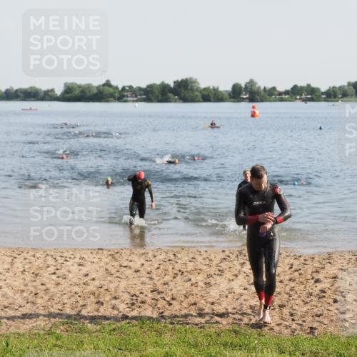 21.06.2025 - 27. Vierlanden-Triathlon MichiJ http://msf.ph/oto/7975768 15.06.2026 08:42:54 Schwimmen 18, 137, 154 meine-sportfotos.de