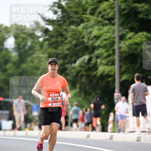 15.06.2025 - REWE Women's Run Dr. Thomas Lammeyer http://msf.ph/oto/7975787 15.06.2025 10:41:01 Laufen 5316 meine-sportfotos.de