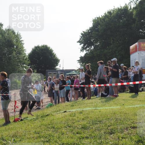 15.06.2025 - 27. Vierlanden-Triathlon KatJ http://msf.ph/oto/7975788 15.06.2025 08:32:34 Schwimmen 14, 26, 188 meine-sportfotos.de