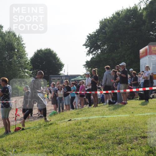 15.06.2025 - 27. Vierlanden-Triathlon KatJ http://msf.ph/oto/7975794 15.06.2025 08:32:34 Schwimmen 14, 26, 188 meine-sportfotos.de
