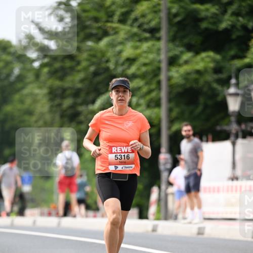 15.06.2025 - REWE Women's Run Dr. Thomas Lammeyer http://msf.ph/oto/7975820 15.06.2025 10:41:02 Laufen 5316 meine-sportfotos.de