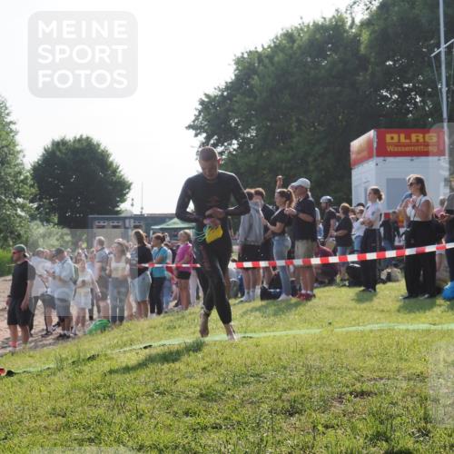 15.06.2025 - 27. Vierlanden-Triathlon KatJ http://msf.ph/oto/7975824 15.06.2025 08:32:36 Schwimmen 14, 26 meine-sportfotos.de