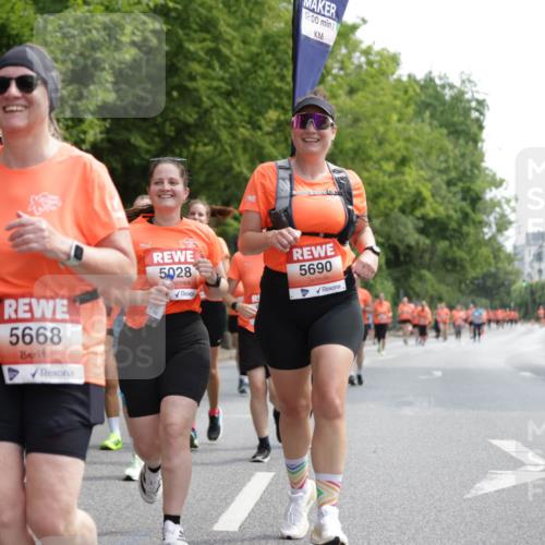 15.06.2025 - REWE Women's Run Jannik Wohlers http://msf.ph/oto/7975833 15.06.2025 10:10:24 Laufen 07, 00, 5668, 5028, 5690 meine-sportfotos.de