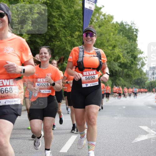 15.06.2025 - REWE Women's Run Jannik Wohlers http://msf.ph/oto/7975840 15.06.2025 10:10:25 Laufen 07, 00, 5028, 5690, 5668 meine-sportfotos.de