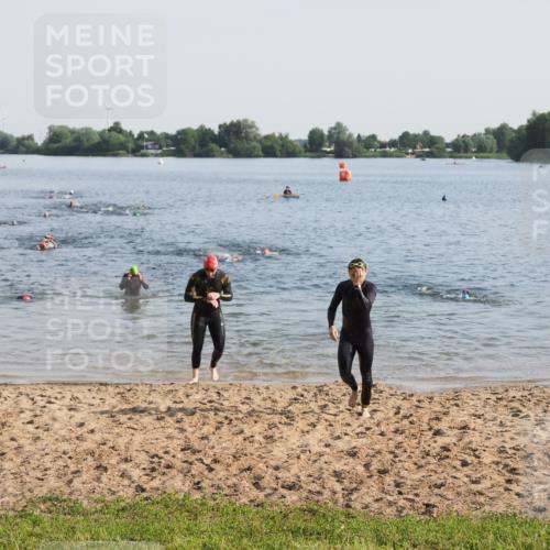 21.06.2025 - 27. Vierlanden-Triathlon MichiJ http://msf.ph/oto/7975844 15.06.2026 08:42:57 Schwimmen 18, 72, 137, 154 meine-sportfotos.de
