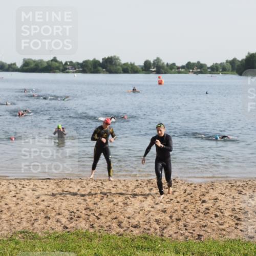 21.06.2025 - 27. Vierlanden-Triathlon MichiJ http://msf.ph/oto/7975858 15.06.2026 08:42:58 Schwimmen 18, 72, 137, 154 meine-sportfotos.de