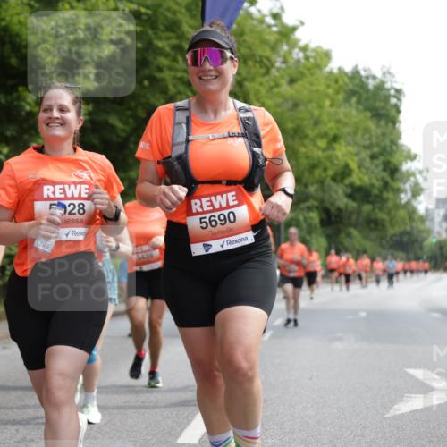 15.06.2025 - REWE Women's Run Jannik Wohlers http://msf.ph/oto/7975861 15.06.2025 10:10:25 Laufen 5374, 028, 5430, 5690 meine-sportfotos.de