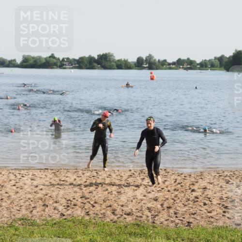 21.06.2025 - 27. Vierlanden-Triathlon MichiJ http://msf.ph/oto/7975864 15.06.2026 08:42:58 Schwimmen 18, 72, 137, 154 meine-sportfotos.de