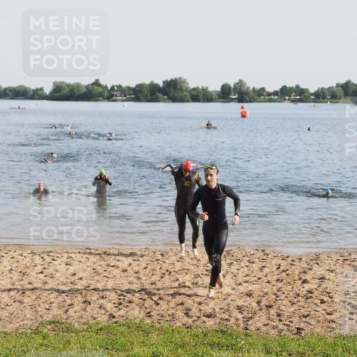 21.06.2025 - 27. Vierlanden-Triathlon MichiJ http://msf.ph/oto/7975882 15.06.2026 08:42:59 Schwimmen 18, 72, 137 meine-sportfotos.de