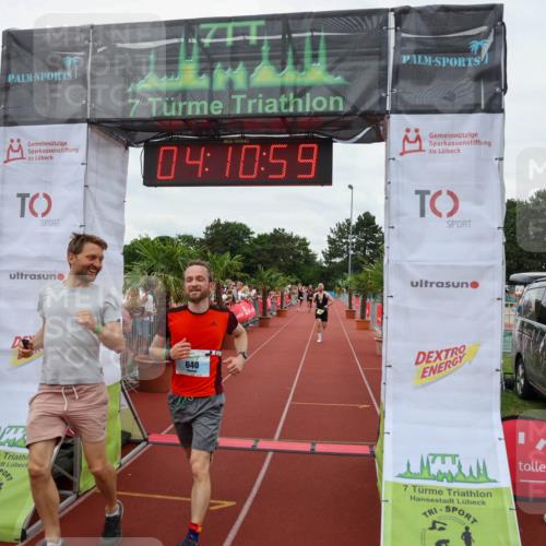15.06.2025 - 7 Türme Triathlon Michael Strokosch http://msf.ph/oto/7975888 15.06.2025 14:10:59 Ziel 640, 944 meine-sportfotos.de
