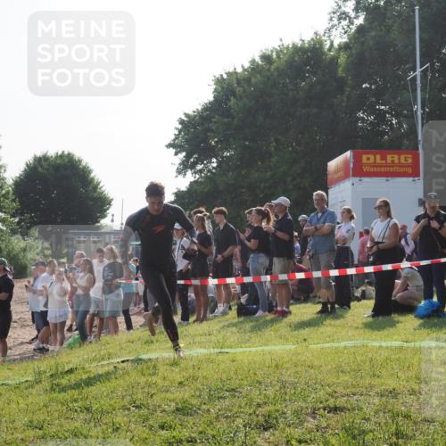15.06.2025 - 27. Vierlanden-Triathlon KatJ http://msf.ph/oto/7975892 15.06.2025 08:32:40 Schwimmen 14, 26, 38 meine-sportfotos.de