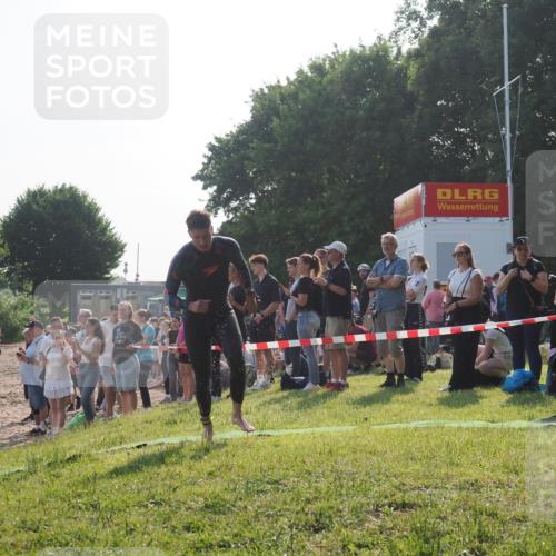 15.06.2025 - 27. Vierlanden-Triathlon KatJ http://msf.ph/oto/7975901 15.06.2025 08:32:40 Schwimmen 14, 26, 38 meine-sportfotos.de
