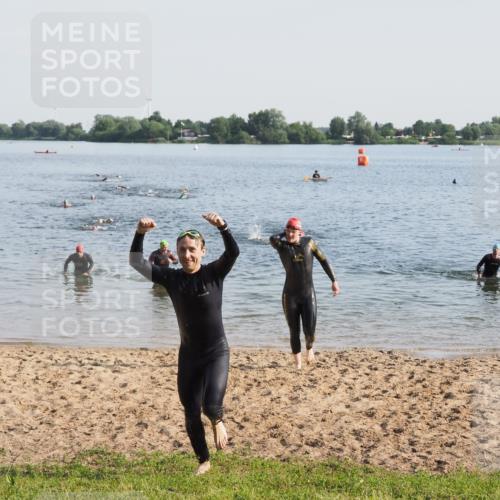 21.06.2025 - 27. Vierlanden-Triathlon MichiJ http://msf.ph/oto/7975904 15.06.2026 08:43:00 Schwimmen 18, 72, 100, 137 meine-sportfotos.de