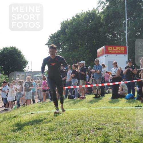 15.06.2025 - 27. Vierlanden-Triathlon KatJ http://msf.ph/oto/7975906 15.06.2025 08:32:40 Schwimmen 14, 26, 38 meine-sportfotos.de