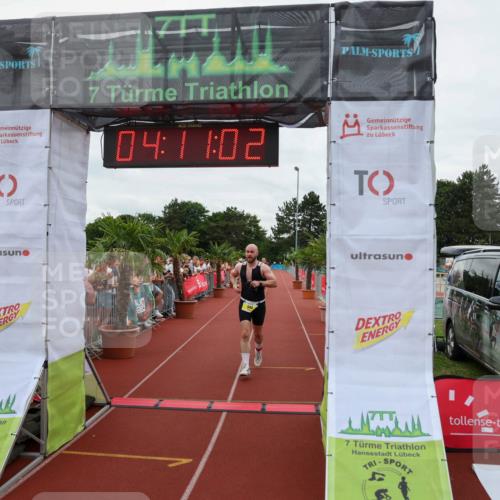 15.06.2025 - 7 Türme Triathlon Michael Strokosch http://msf.ph/oto/7975909 15.06.2025 14:11:02 Ziel 640, 944 meine-sportfotos.de