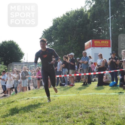 15.06.2025 - 27. Vierlanden-Triathlon KatJ http://msf.ph/oto/7975911 15.06.2025 08:32:40 Schwimmen 14, 26, 38 meine-sportfotos.de