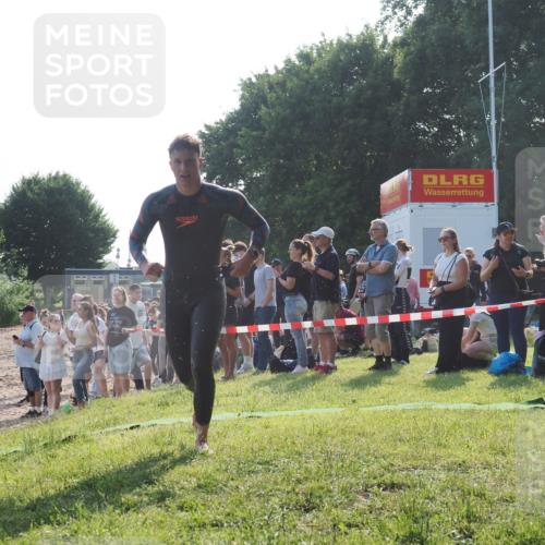 15.06.2025 - 27. Vierlanden-Triathlon KatJ http://msf.ph/oto/7975926 15.06.2025 08:32:41 Schwimmen 14, 25, 26, 38 meine-sportfotos.de