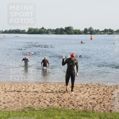 21.06.2025 - 27. Vierlanden-Triathlon MichiJ http://msf.ph/oto/7975935 15.06.2026 08:43:01 Schwimmen 18, 72, 100, 137 meine-sportfotos.de