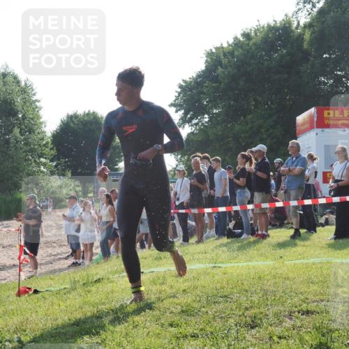 15.06.2025 - 27. Vierlanden-Triathlon KatJ http://msf.ph/oto/7975944 15.06.2025 08:32:41 Schwimmen 14, 25, 26, 38 meine-sportfotos.de