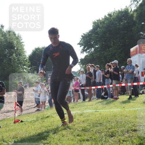 15.06.2025 - 27. Vierlanden-Triathlon KatJ http://msf.ph/oto/7975950 15.06.2025 08:32:41 Schwimmen 14, 25, 26, 38 meine-sportfotos.de