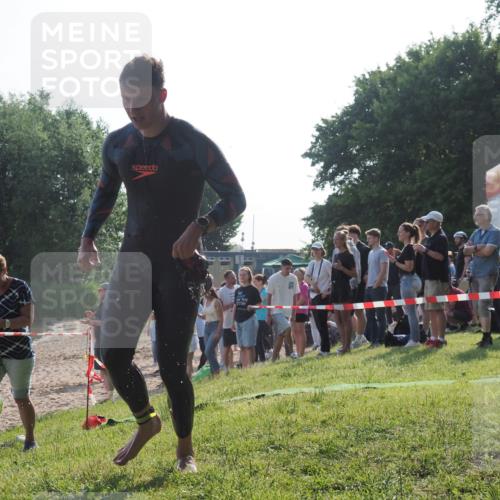 15.06.2025 - 27. Vierlanden-Triathlon KatJ http://msf.ph/oto/7975965 15.06.2025 08:32:42 Schwimmen 14, 25, 26, 38 meine-sportfotos.de