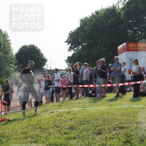 15.06.2025 - 27. Vierlanden-Triathlon KatJ http://msf.ph/oto/7975969 15.06.2025 08:32:46 Schwimmen 25, 26, 38, 87 meine-sportfotos.de