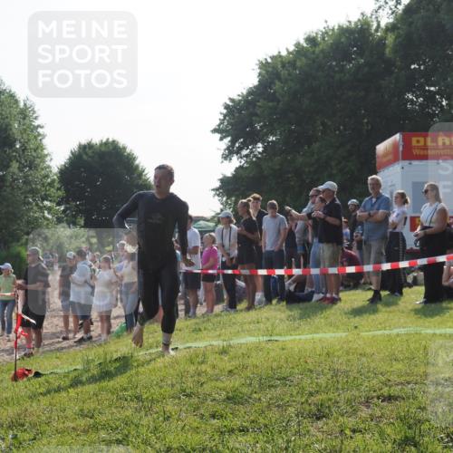 15.06.2025 - 27. Vierlanden-Triathlon KatJ http://msf.ph/oto/7975987 15.06.2025 08:32:46 Schwimmen 25, 26, 38, 87 meine-sportfotos.de