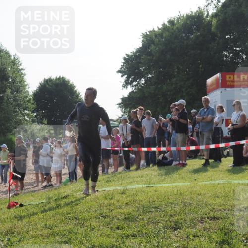 15.06.2025 - 27. Vierlanden-Triathlon KatJ http://msf.ph/oto/7975992 15.06.2025 08:32:47 Schwimmen 25, 26, 38, 41, 87 meine-sportfotos.de