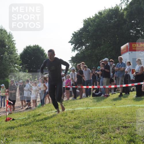 15.06.2025 - 27. Vierlanden-Triathlon KatJ http://msf.ph/oto/7976001 15.06.2025 08:32:47 Schwimmen 25, 26, 38, 41, 87 meine-sportfotos.de