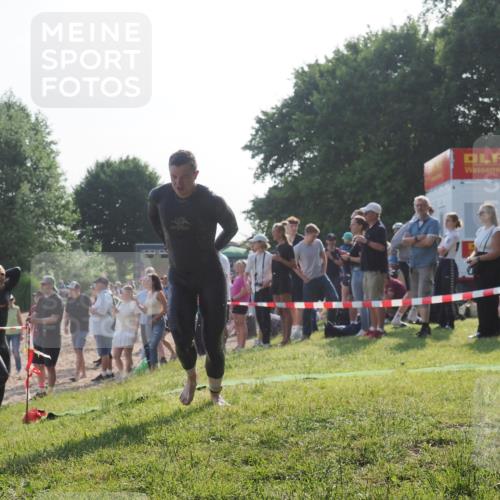15.06.2025 - 27. Vierlanden-Triathlon KatJ http://msf.ph/oto/7976012 15.06.2025 08:32:47 Schwimmen 25, 26, 38, 41, 87 meine-sportfotos.de