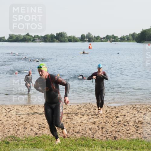 21.06.2025 - 27. Vierlanden-Triathlon MichiJ http://msf.ph/oto/7976015 15.06.2026 08:43:09 Schwimmen 72, 100, 139 meine-sportfotos.de