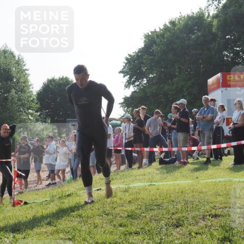 15.06.2025 - 27. Vierlanden-Triathlon KatJ http://msf.ph/oto/7976017 15.06.2025 08:32:47 Schwimmen 25, 26, 38, 41, 87 meine-sportfotos.de