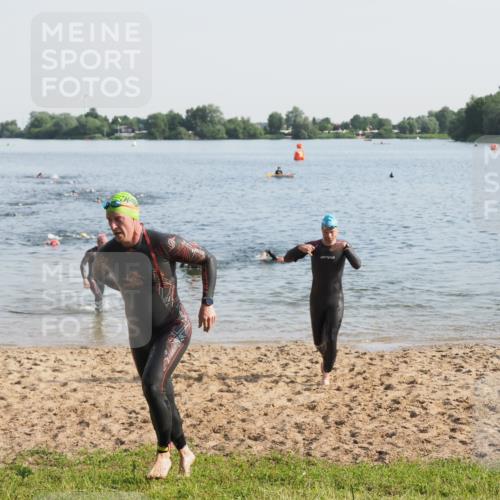 21.06.2025 - 27. Vierlanden-Triathlon MichiJ http://msf.ph/oto/7976020 15.06.2026 08:43:09 Schwimmen 72, 100, 139 meine-sportfotos.de