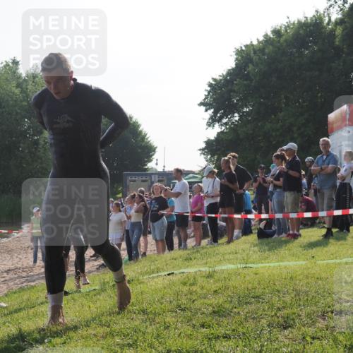 15.06.2025 - 27. Vierlanden-Triathlon KatJ http://msf.ph/oto/7976033 15.06.2025 08:32:48 Schwimmen 25, 26, 38, 41, 87 meine-sportfotos.de