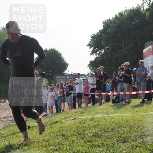 15.06.2025 - 27. Vierlanden-Triathlon KatJ http://msf.ph/oto/7976035 15.06.2025 08:32:48 Schwimmen 25, 26, 38, 41, 87 meine-sportfotos.de