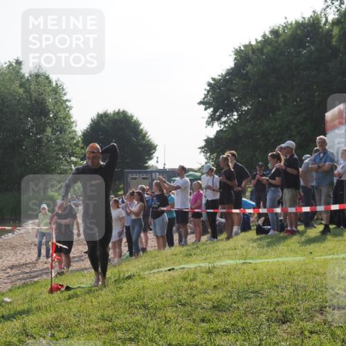 15.06.2025 - 27. Vierlanden-Triathlon KatJ http://msf.ph/oto/7976041 15.06.2025 08:32:49 Schwimmen 25, 26, 38, 41, 60, 87 meine-sportfotos.de