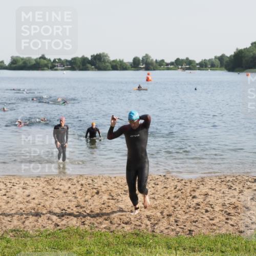 21.06.2025 - 27. Vierlanden-Triathlon MichiJ http://msf.ph/oto/7976044 15.06.2026 08:43:11 Schwimmen 11, 72, 100, 139 meine-sportfotos.de