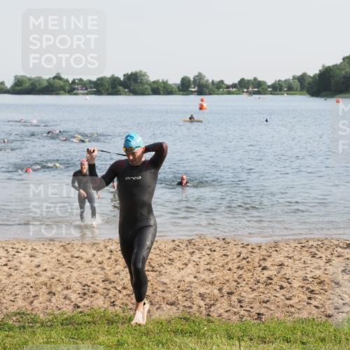 21.06.2025 - 27. Vierlanden-Triathlon MichiJ http://msf.ph/oto/7976057 15.06.2026 08:43:11 Schwimmen 11, 72, 100, 139 meine-sportfotos.de
