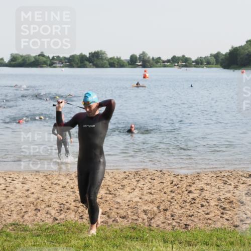 21.06.2025 - 27. Vierlanden-Triathlon MichiJ http://msf.ph/oto/7976063 15.06.2026 08:43:12 Schwimmen 11, 72, 100, 102, 139 meine-sportfotos.de