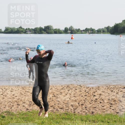 21.06.2025 - 27. Vierlanden-Triathlon MichiJ http://msf.ph/oto/7976067 15.06.2026 08:43:12 Schwimmen 11, 72, 100, 102, 139 meine-sportfotos.de