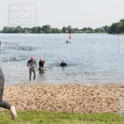 21.06.2025 - 27. Vierlanden-Triathlon MichiJ http://msf.ph/oto/7976082 15.06.2026 08:43:13 Schwimmen 11, 72, 100, 102, 139 meine-sportfotos.de