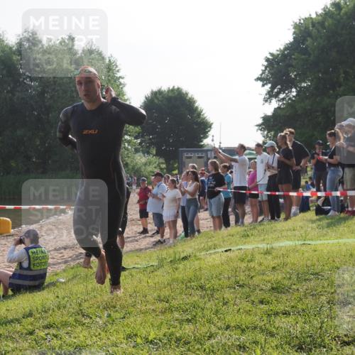 15.06.2025 - 27. Vierlanden-Triathlon KatJ http://msf.ph/oto/7976084 15.06.2025 08:32:50 Schwimmen 25, 38, 41, 60, 87 meine-sportfotos.de