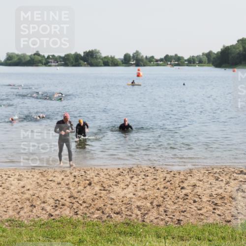 21.06.2025 - 27. Vierlanden-Triathlon MichiJ http://msf.ph/oto/7976085 15.06.2026 08:43:13 Schwimmen 11, 72, 100, 102, 139 meine-sportfotos.de