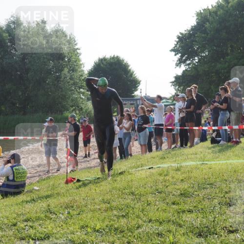 15.06.2025 - 27. Vierlanden-Triathlon KatJ http://msf.ph/oto/7976104 15.06.2025 08:32:51 Schwimmen 8, 25, 38, 41, 60, 87 meine-sportfotos.de
