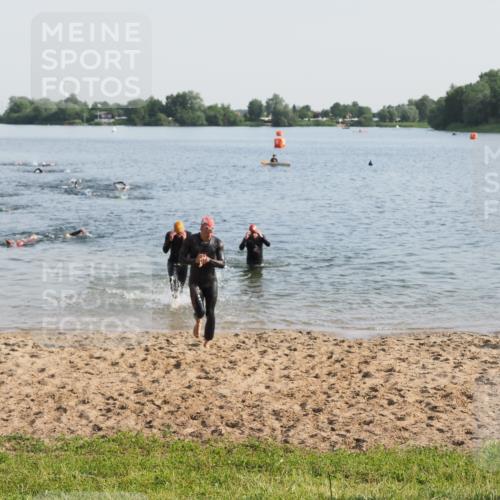 21.06.2025 - 27. Vierlanden-Triathlon MichiJ http://msf.ph/oto/7976108 15.06.2026 08:43:15 Schwimmen 11, 100, 102, 139 meine-sportfotos.de